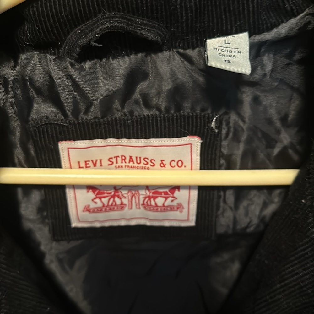 Levis - Picture 2 of 2